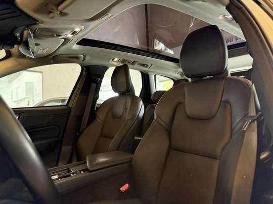 VOLVO-XC60-2018