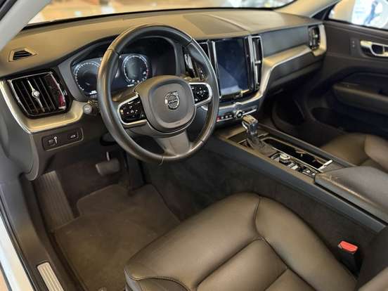 VOLVO-XC60-2.0 T5 GASOLINA MOMENTUM AWD GEARTRONIC VOLVO-XC60-2018