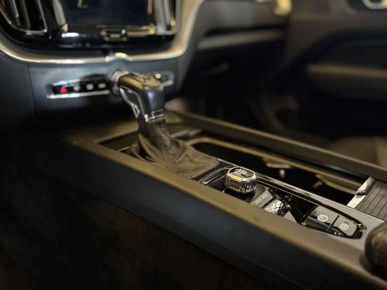 VOLVO-XC60-2018
