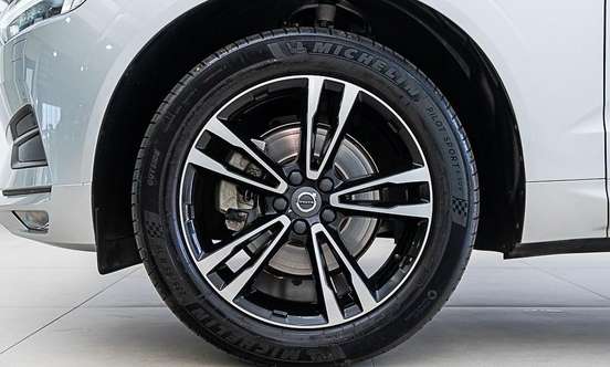 VOLVO-XC60-2020