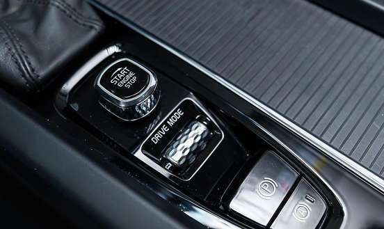 VOLVO-XC60-2.0 T5 GASOLINA MOMENTUM AWD GEARTRONIC VOLVO-XC60-2020