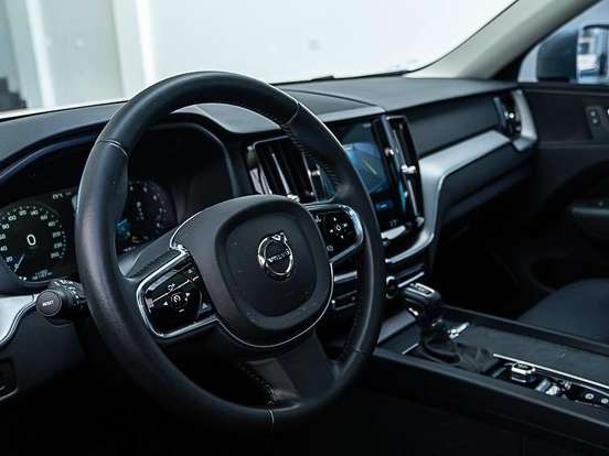 VOLVO-XC60-2.0 T5 GASOLINA MOMENTUM AWD GEARTRONIC VOLVO-XC60-2020