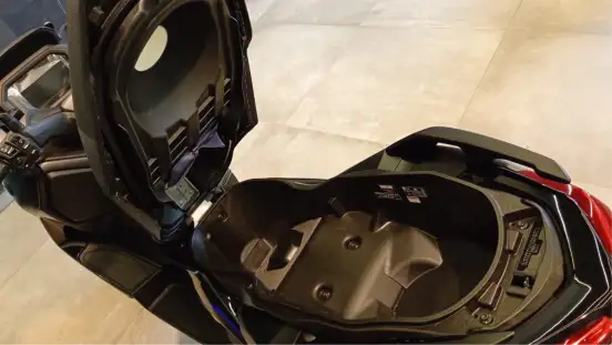YAMAHA-XMAX 300 CONNECTED ABS-2025