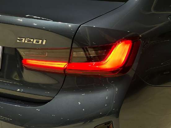 BMW-320i-2025