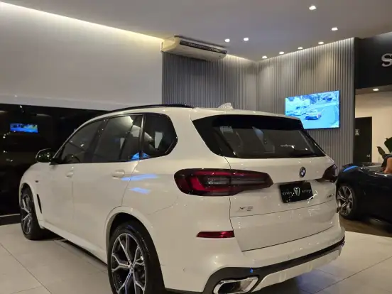 BMW-X5-3.0 I6 TURBO HÍBRIDO XDRIVE45E M SPORT AUTOMÁTICO BMW-X5-2022