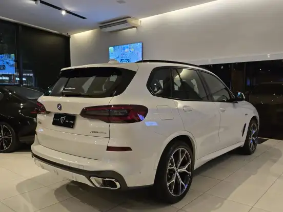 BMW-X5-3.0 I6 TURBO HÍBRIDO XDRIVE45E M SPORT AUTOMÁTICO BMW-X5-2022