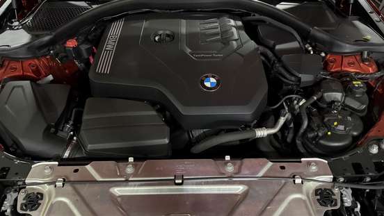 BMW-320i-2022