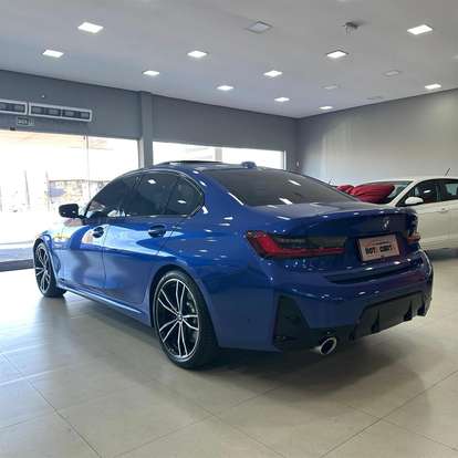 BMW-320i-2022