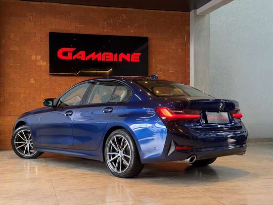 BMW-320i-2019