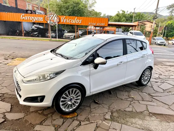FORD FIESTA 1.6 TITANIUM HATCH 16V FLEX 4P POWERSHIFT FORD FIESTA 1.6 TITANIUM HATCH 16V FLEX 4P POWERSHIFT