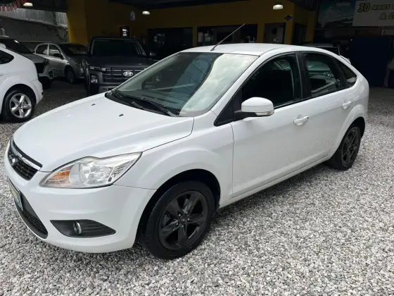 FORD FOCUS 1.6 GLX 16V FLEX 4P MANUAL FORD FOCUS 1.6 GLX 16V FLEX 4P MANUAL