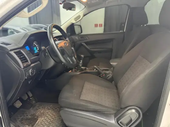 /en/city/cate-car-used-car/ford-ranger-2023-2-2-xl-4x4-cs-16v-diesel-2p-manual-48482734921877504/-5