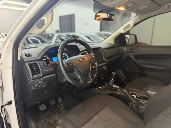 /en/city/cate-car-used-car/ford-ranger-2023-2-2-xl-4x4-cs-16v-diesel-2p-manual-48482734921877504/-6