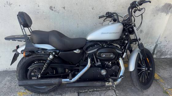 HARLEY-DAVIDSON SPORTSTER IRON 883 