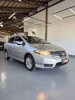 HONDA CITY 1.5 LX 16V FLEX 4P MANUAL HONDA CITY 1.5 LX 16V FLEX 4P MANUAL