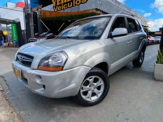 HYUNDAI TUCSON 2.0 MPFI GLS 16V 143CV 2WD GASOLINA 4P AUTOMÁTICO HYUNDAI TUCSON 2.0 MPFI GLS 16V 143CV 2WD GASOLINA 4P AUTOMÁTICO