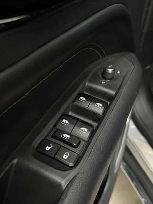 JEEP-COMMANDER-2023