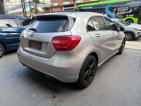 MERCEDES-BENZ-A 200-1.6 TURBO URBAN 16V GASOLINA 4P AUTOMÁTICO MERCEDES-BENZ-A 200-2014