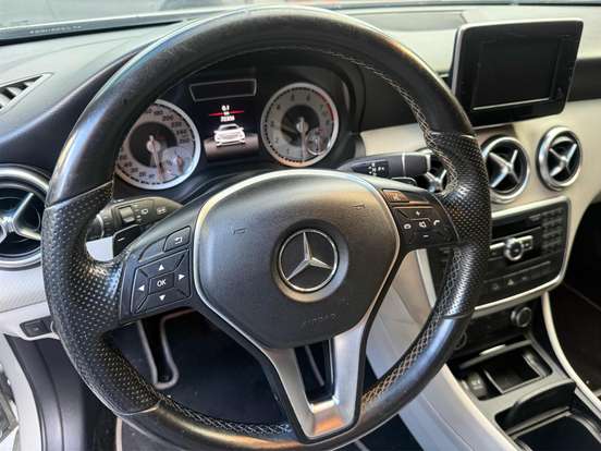 MERCEDES-BENZ-A 200-1.6 TURBO URBAN 16V GASOLINA 4P AUTOMÁTICO MERCEDES-BENZ-A 200-2014