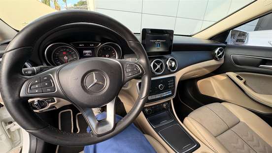 MERCEDES-BENZ-GLA 200-2018