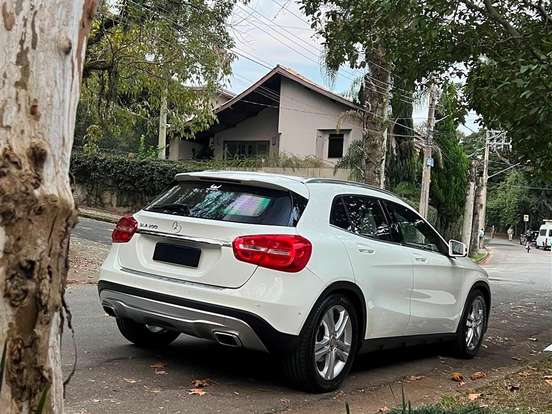 MERCEDES-BENZ-GLA 200-1.6 CGI VISION 16V TURBO GASOLINA 4P AUTOMÁTICO MERCEDES-BENZ-GLA 200-2014