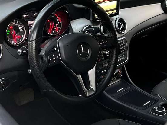 MERCEDES-BENZ-GLA 200-1.6 CGI VISION 16V TURBO GASOLINA 4P AUTOMÁTICO MERCEDES-BENZ-GLA 200-2014