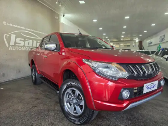 MITSUBISHI L200 TRITON 2.4 16V TURBO DIESEL SPORT HPE CD 4P 4X4 AUTOMÁTICO MITSUBISHI L200 TRITON 2.4 16V TURBO DIESEL SPORT HPE CD 4P 4X4 AUTOMÁTICO