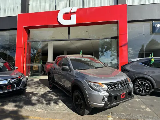 MITSUBISHI L200 TRITON 2.4 16V TURBO DIESEL SPORT HPE-S CD 4P 4X4 AUTOMÁTICO MITSUBISHI L200 TRITON 2.4 16V TURBO DIESEL SPORT HPE-S CD 4P 4X4 AUTOMÁTICO