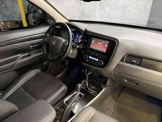 MITSUBISHI-OUTLANDER-2.0 COMFORT 16V GASOLINA 4P AUTOMÁTICO MITSUBISHI-OUTLANDER-2017