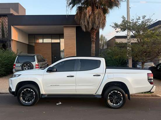 MITSUBISHI-L200 TRITON-2.4 16V TURBO DIESEL SPORT HPE CD 4P 4X4 AUTOMÁTICO MITSUBISHI-L200 TRITON-2024