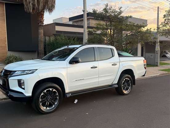 MITSUBISHI-L200 TRITON-2.4 16V TURBO DIESEL SPORT HPE CD 4P 4X4 AUTOMÁTICO MITSUBISHI-L200 TRITON-2024