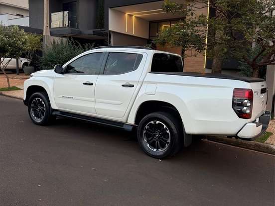 MITSUBISHI-L200 TRITON-2.4 16V TURBO DIESEL SPORT HPE CD 4P 4X4 AUTOMÁTICO MITSUBISHI-L200 TRITON-2024