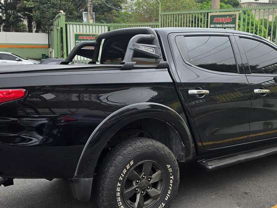 MITSUBISHI-L200 TRITON-2.4 16V TURBO DIESEL SPORT HPE TOP CD 4P 4X4 AUTOMÁTICO MITSUBISHI-L200 TRITON-2017