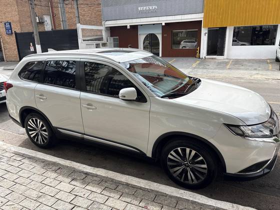 MITSUBISHI OUTLANDER 2.0 MIVEC GASOLINA HPE AUTOMÁTICO