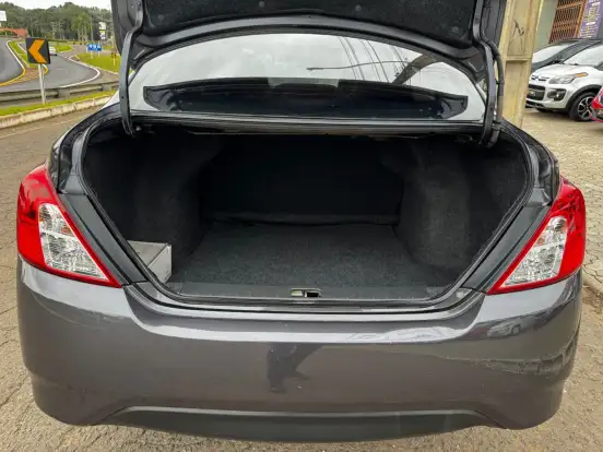 NISSAN-VERSA-2018