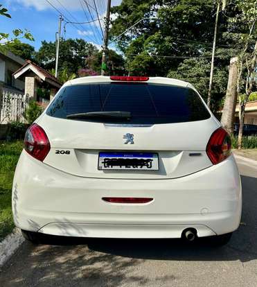 PEUGEOT-208-2017