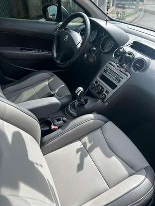 PEUGEOT-308-2012
