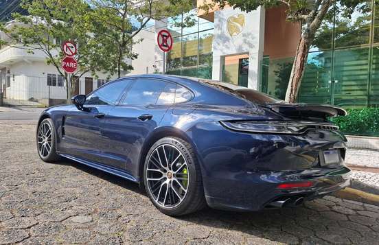 PORSCHE-PANAMERA-2022