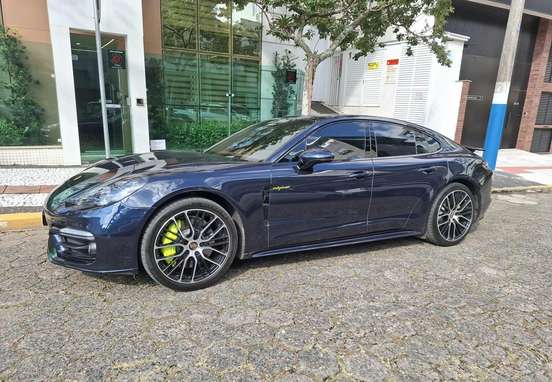 PORSCHE-PANAMERA-2022