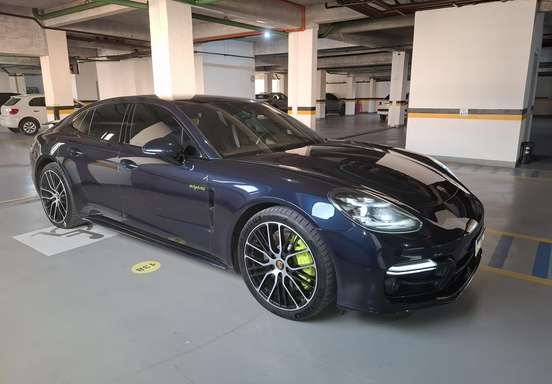 PORSCHE-PANAMERA-2022