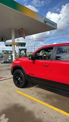 RAM-1500-5.7 V8 GASOLINA REBEL CD 4X4 AUTOMÁTICO RAM-1500-2022