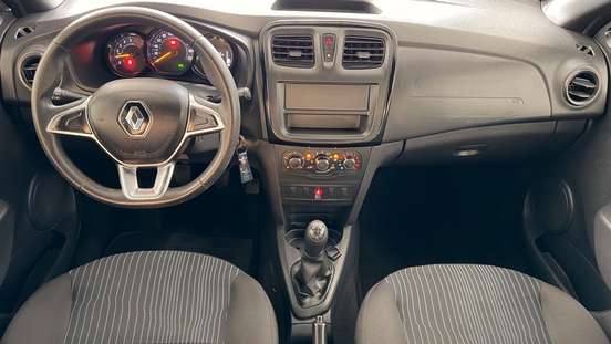 RENAULT-LOGAN-2021