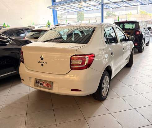 RENAULT-LOGAN-2021