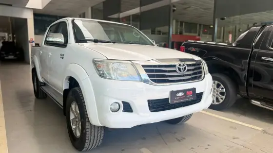 TOYOTA HILUX 2.7 SRV 4X2 CD 16V FLEX 4P AUTOMÁTICO TOYOTA HILUX 2.7 SRV 4X2 CD 16V FLEX 4P AUTOMÁTICO