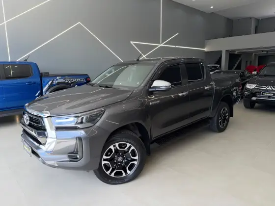 TOYOTA HILUX 2.8 D-4D TURBO DIESEL CD SRV 4X4 AUTOMÁTICO TOYOTA HILUX 2.8 D-4D TURBO DIESEL CD SRV 4X4 AUTOMÁTICO