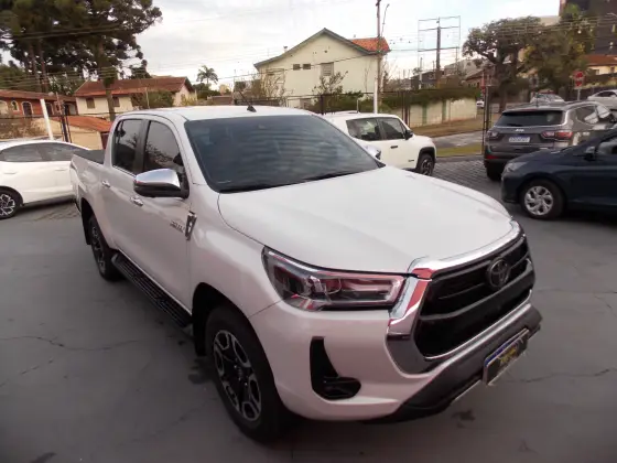 TOYOTA HILUX 2.8 D-4D TURBO DIESEL CD SRX 4X4 AUTOMÁTICO TOYOTA HILUX 2.8 D-4D TURBO DIESEL CD SRX 4X4 AUTOMÁTICO
