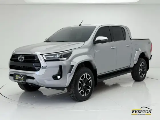 TOYOTA HILUX 2.8 D-4D TURBO DIESEL CD SRX PLUS 4X4 AUTOMÁTICO