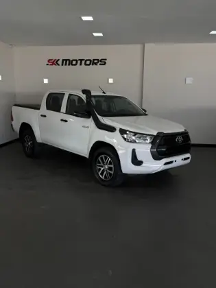 TOYOTA HILUX 2.8 D-4D TURBO DIESEL CHASSI 4X4 MANUAL TOYOTA HILUX 2.8 D-4D TURBO DIESEL CHASSI 4X4 MANUAL