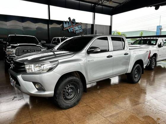 TOYOTA HILUX 2.8 POWER PACK 4X4 CD 16V DIESEL 4P MANUAL