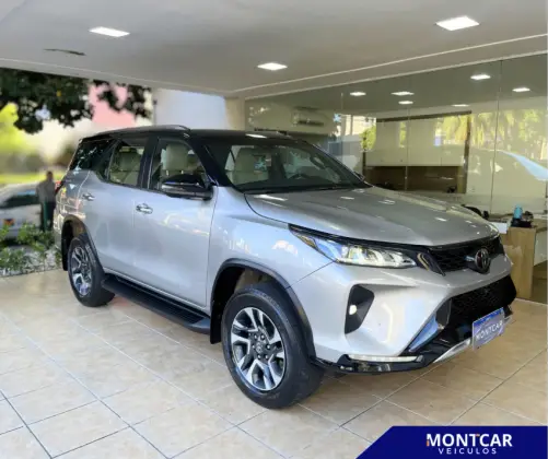 TOYOTA HILUX SW4 2.8 D-4D TURBO DIESEL DIAMOND 7L 4X4 AUTOMÁTICO TOYOTA HILUX SW4 2.8 D-4D TURBO DIESEL DIAMOND 7L 4X4 AUTOMÁTICO